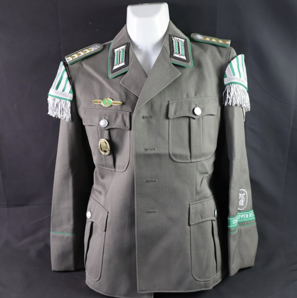 東ドイツ軍 放出品 東独 制服 勤務服 軍服 国境警備隊 士官 士官候補生 軍楽隊 音楽 NVA DDR