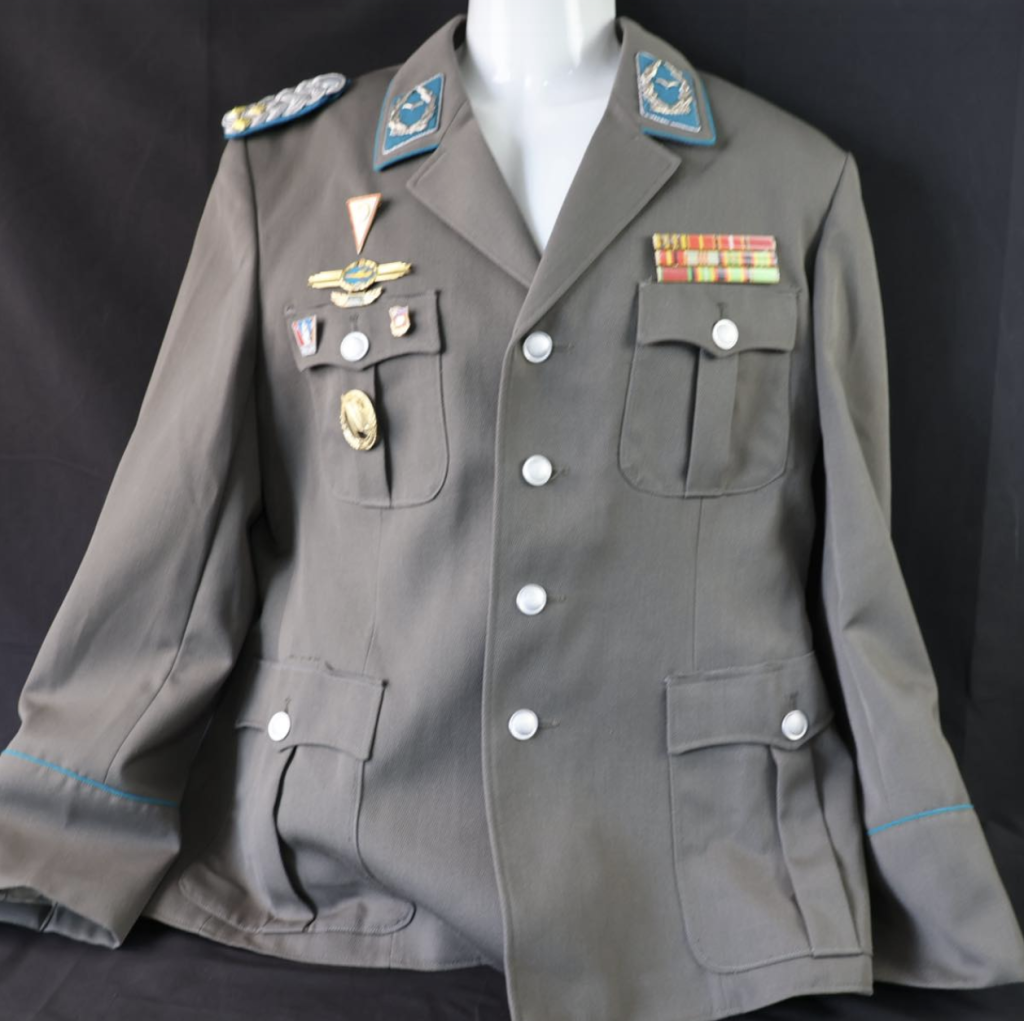 東ドイツ軍 放出品 東独 制服 勤務服 軍服 空軍 パイロット 士官 将校 佐官 NVA DDR