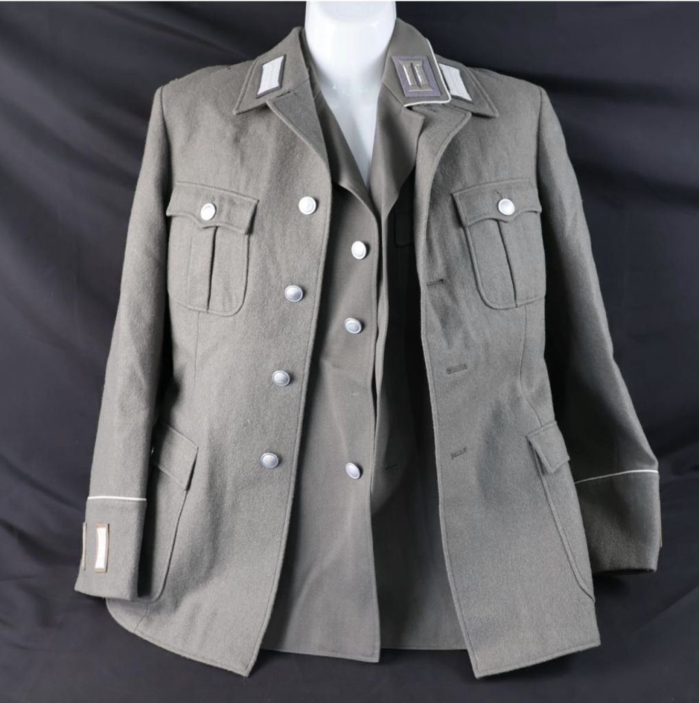 東ドイツ軍 放出品 東独 制服 勤務服 軍服 70年代 兵・下士官 士官 セット